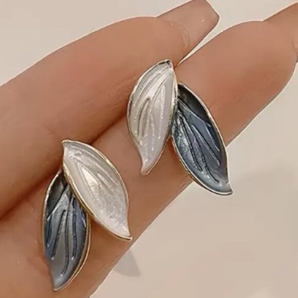 ♥️5 for $25♥️ Tree Leaf Stud Earrings / Blue-White / 925 SS ear needles - Picture 2 of 7